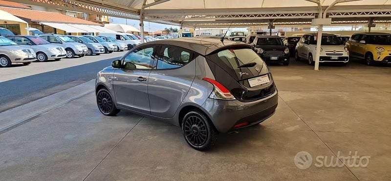 Usata Lancia Ypsilon 69 CV (50 kW) 2013 Grigio Utilitaria
