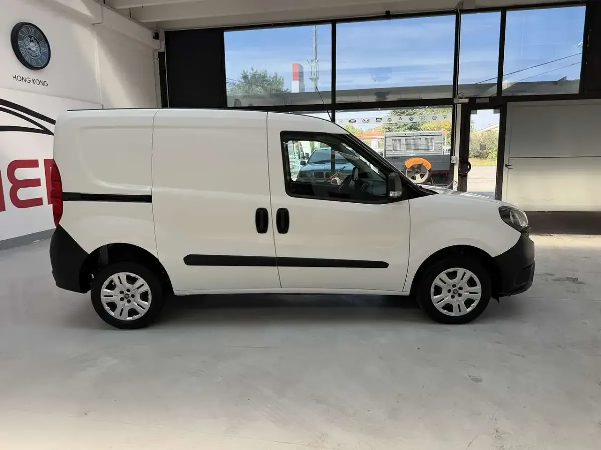 Usata Fiat Doblò 95 CV (69 kW) 2021 Bianco Monovolume