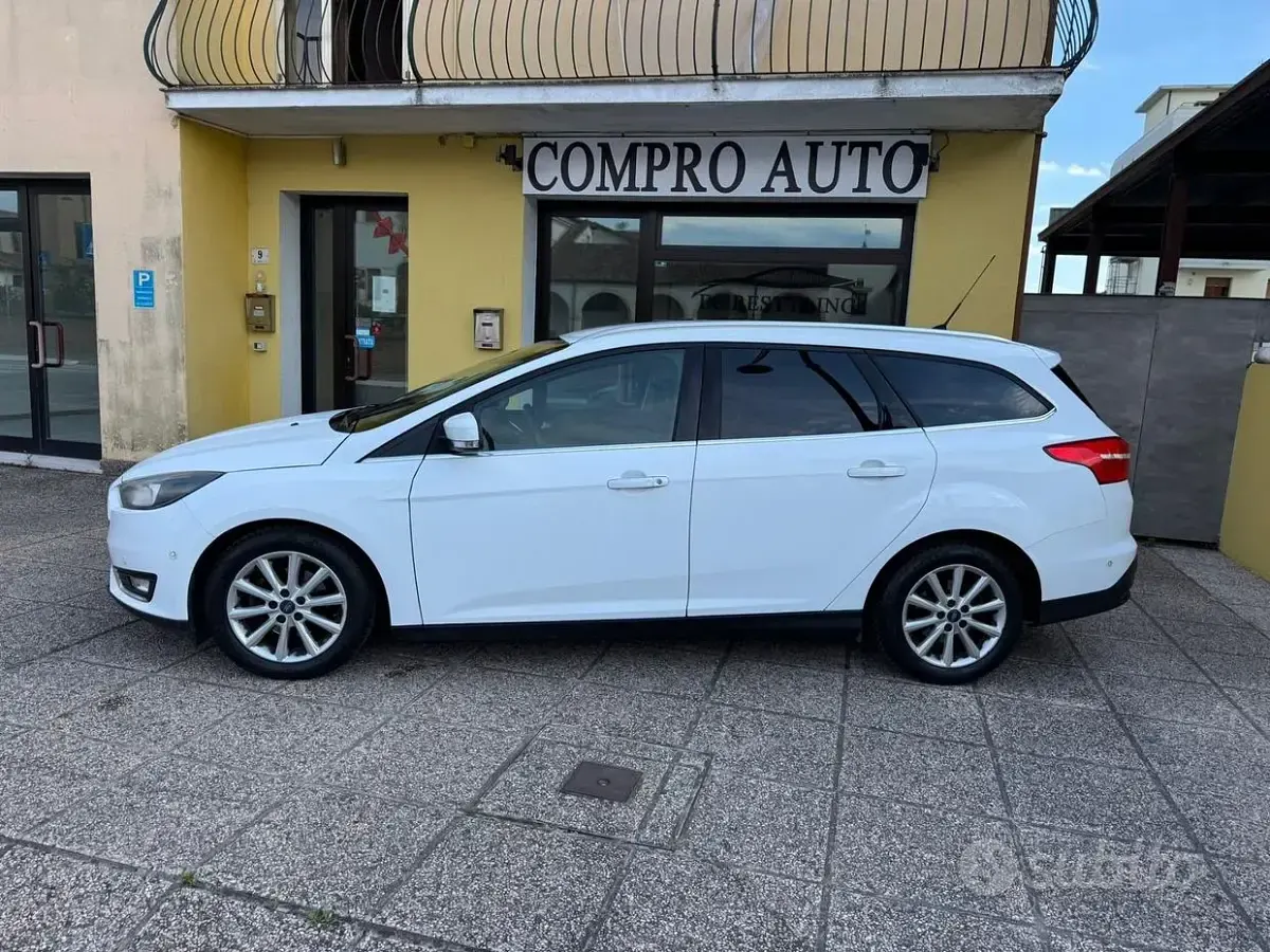 Usata Ford Focus Titanium 120 CV (88 kW) 2015 Bianco Station wagon
