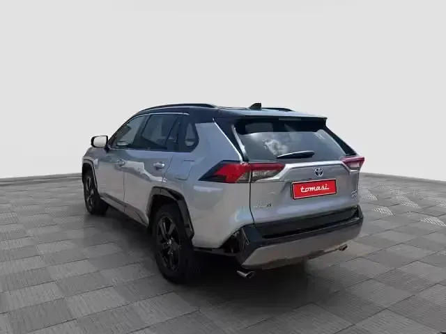 Usata Toyota RAV4 Active 178 CV (130 kW) 2021 Argento SUV