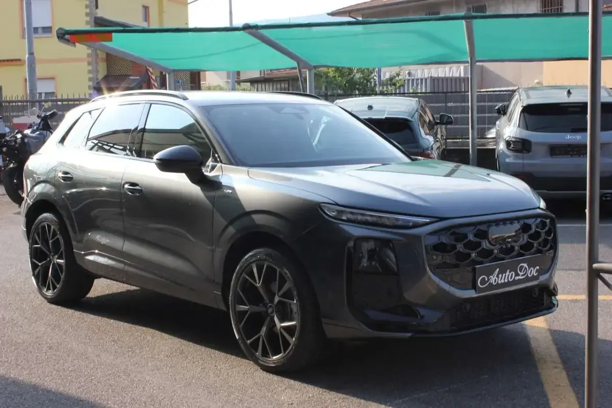 Nuova Audi Q3 S-Line 150 CV (110 kW) 2026 Grigio SUV