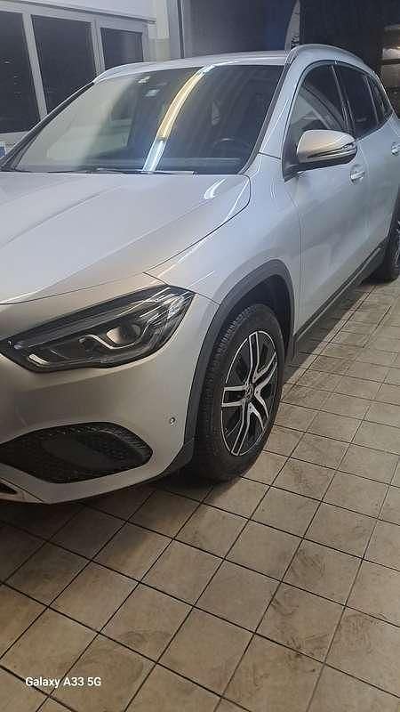 Argento Usata 2023 Mercedes GLA180 SUV | 28.000 € (Super prezzo) - Immagine 1/4