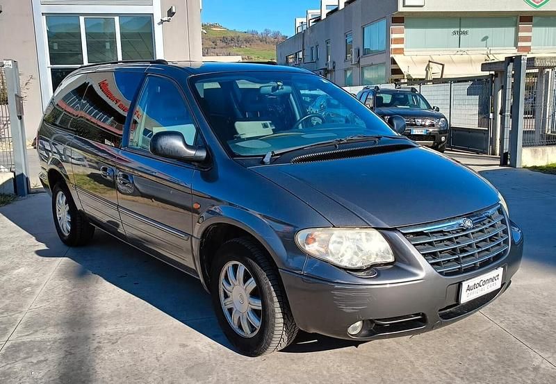 Grigio Usata 2005 Chrysler Grand Voyager Limited Monovolume | 2900 € (Buon prezzo) - Immagine 1/4