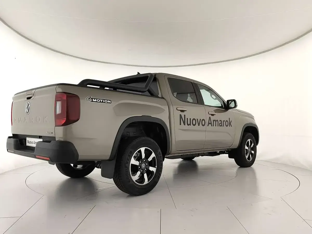 Usata VW Amarok Life 205 CV (150 kW) 2023 Bright beige metallizzato Pick-up