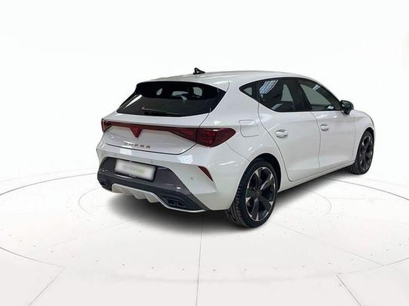 Usata Cupra Leon 150 CV (110 kW) 2025 Bianco / pastello Berlina