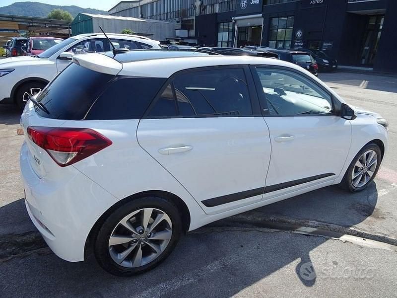 Gebraucht Hyundai i20 GO! 75 PS (55 kW) 2016 Weiß Limousine
