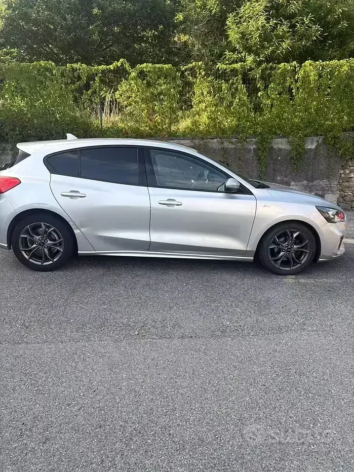 Usata Ford Focus ST-Line 120 CV (88 kW) 2021 Grigio Berlina