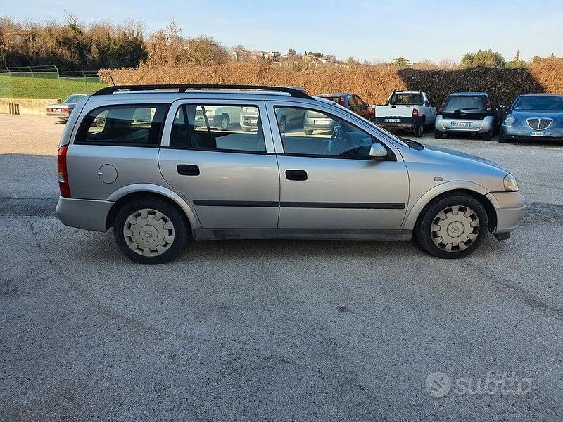 Usata Opel Astra Club 100 CV (73 kW) 2001 Grigio Station wagon