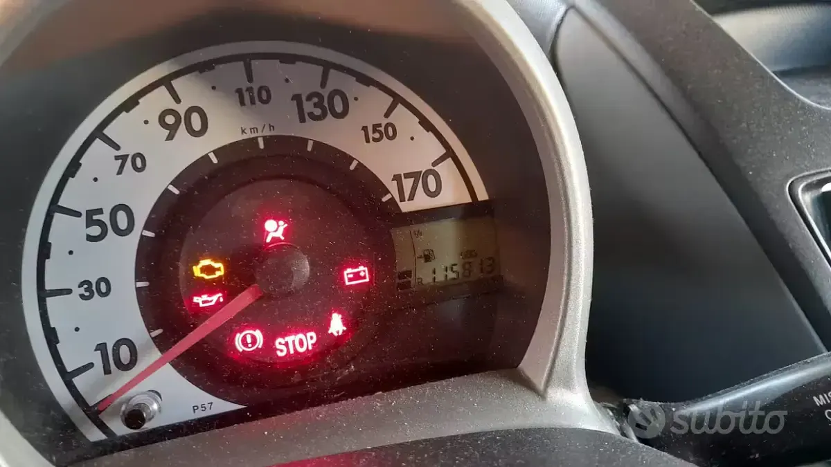 Usata Toyota Aygo 68 CV (50 kW) 2007 Grigio Utilitaria