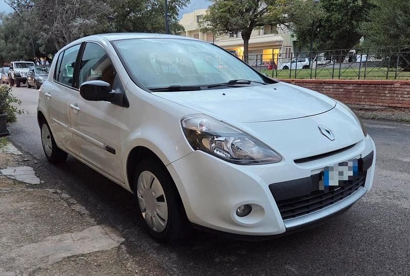 Usata Renault Clio II 74 CV (54 kW) 2011 Bianco Berlina