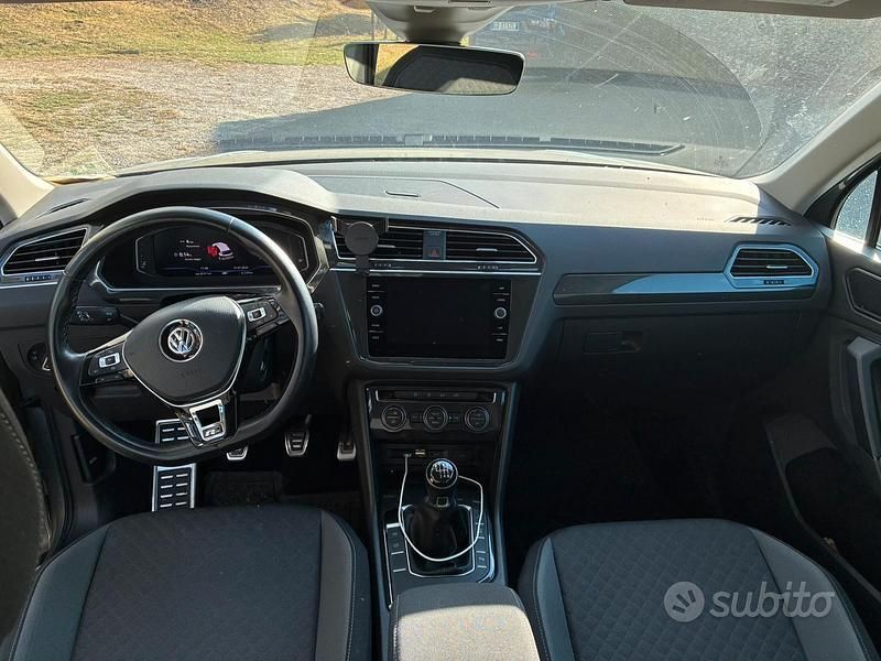 Usata VW Tiguan R-line 150 CV (110 kW) 2020 Grigio SUV