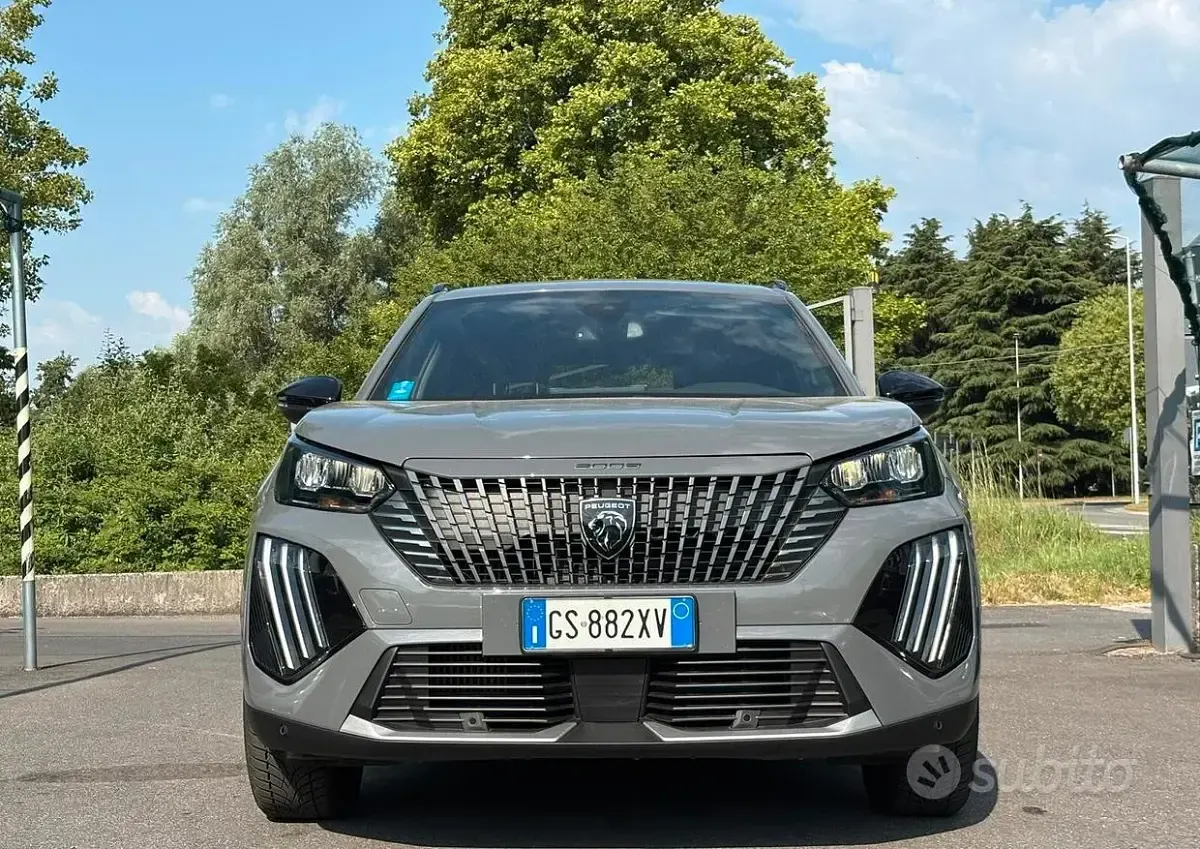 Usata Peugeot 2008 Allure 130 CV (95 kW) 2024 Grigio SUV