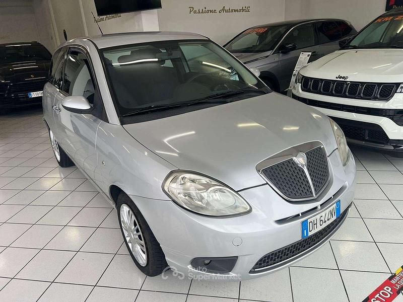 Usata Lancia Ypsilon 60 CV (44 kW) 2007 Argento Utilitaria