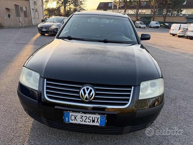 Usata VW Passat 130 CV (95 kW) 2003 Nero Station wagon
