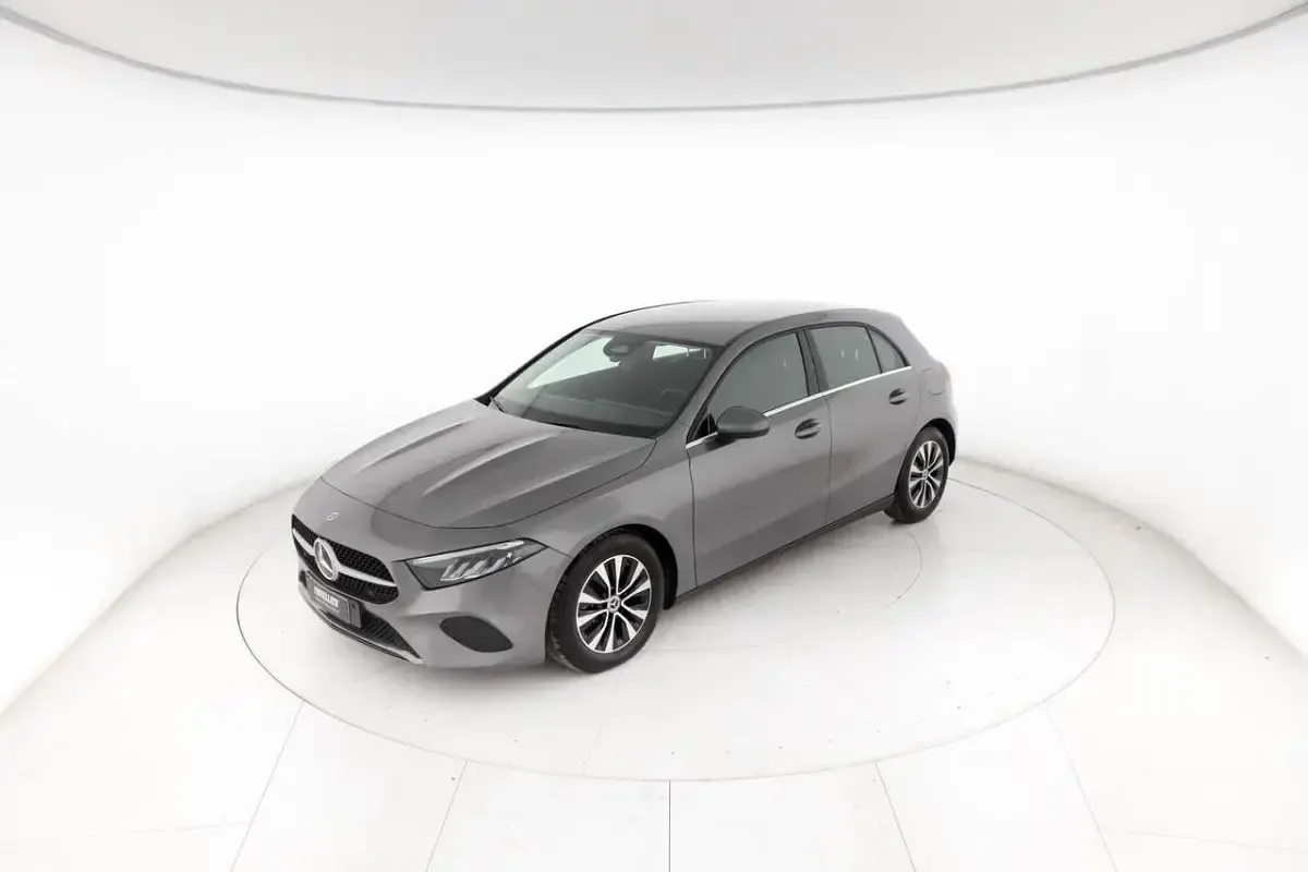 Usata Mercedes A180 Advanced 116 CV (85 kW) 2025 Grigio Berlina