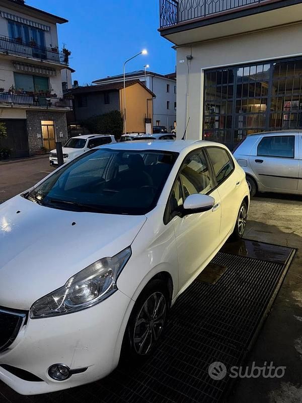 Bianco Usata 2012 Peugeot 208 Due volumi | 2200 € (Super prezzo) - Immagine 1/4