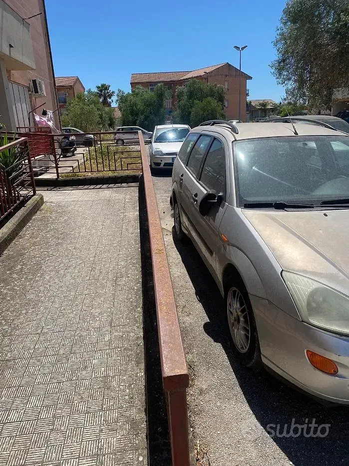Usata Ford Focus 90 CV (66 kW) 1999 Grigio Station wagon