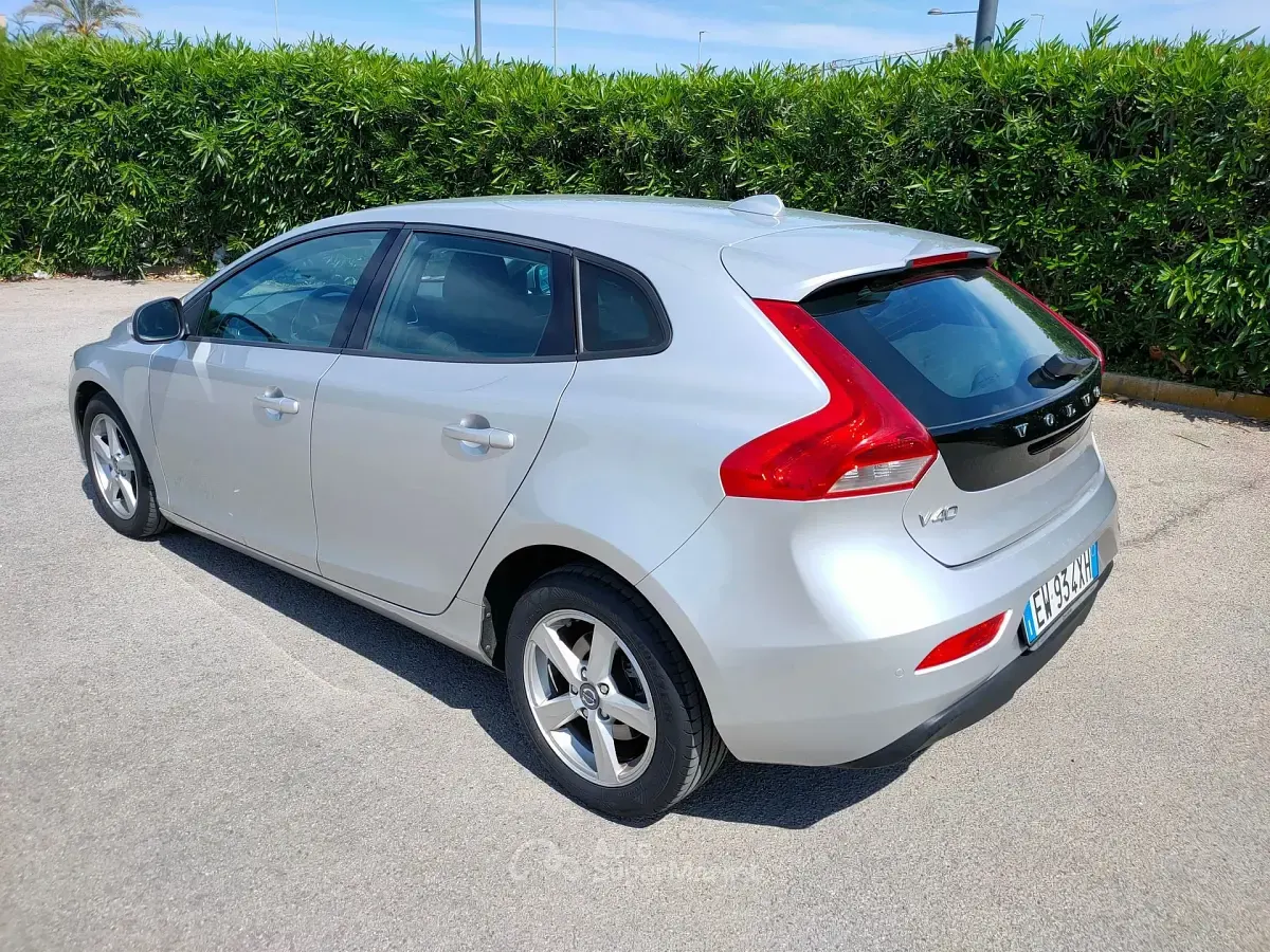 Usata Volvo V40 114 CV (83 kW) 2014 Gray Berlina