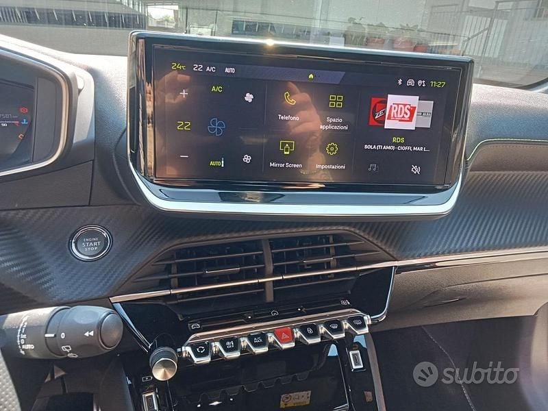 Usata Peugeot 208 101 CV (74 kW) 2025 Rosso Utilitaria