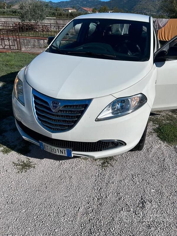 Usata Lancia Ypsilon Gold 80 CV (58 kW) 2014 Bianco Utilitaria