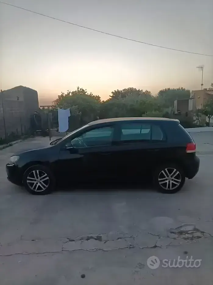 Begagnad VW Golf VI 105 HK (77 kW) 2010 Svart Halvkombi