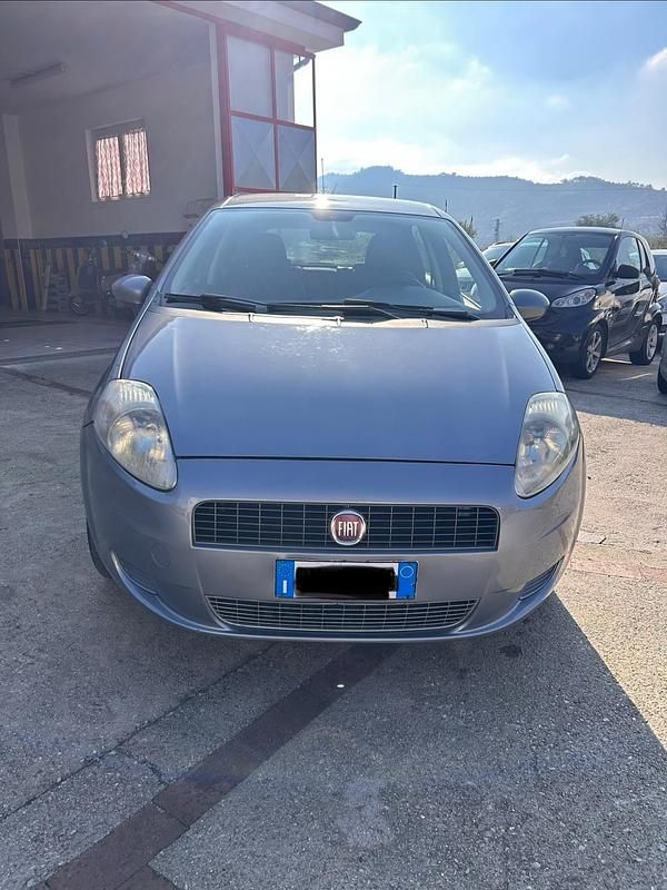 Usata Fiat Grande Punto Dynamic 90 CV (66 kW) 2009 Grigio Utilitaria