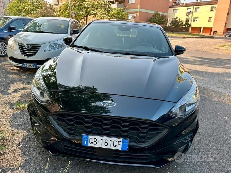 Nero Usata 2020 Ford Focus ST-Line Berlina | 15.000 € (Buon prezzo) - Immagine 1/4
