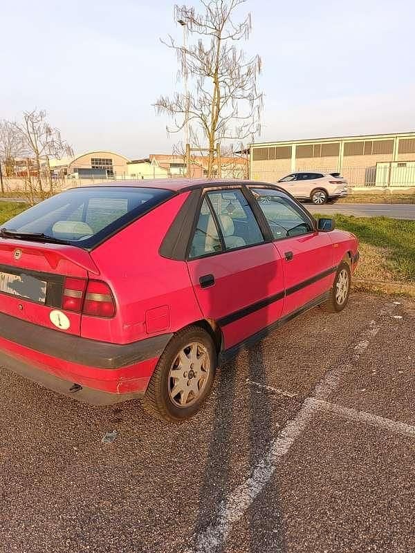 Usata Lancia Delta 75 CV (55 kW) 1994 Rosso Utilitaria