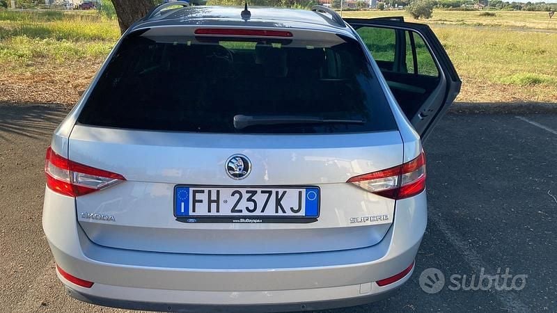 Usata Skoda Superb 150 CV (110 kW) 2015 Grigio Station wagon