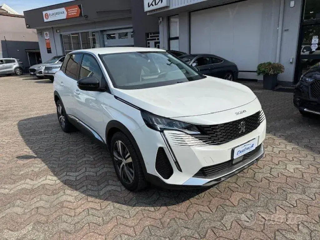 Usata Peugeot 3008 Allure 131 CV (96 kW) 2022 Bianco SUV