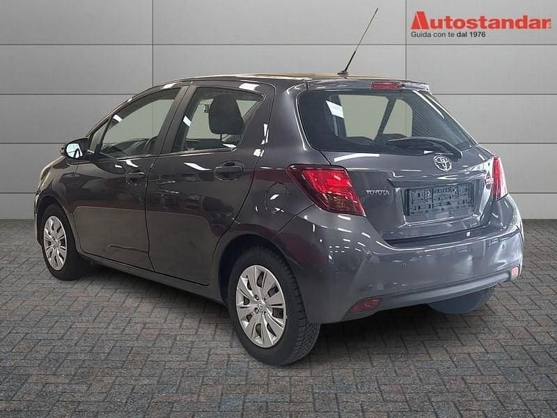 Usata Toyota Yaris Active 69 CV (50 kW) 2016 Grigio Utilitaria