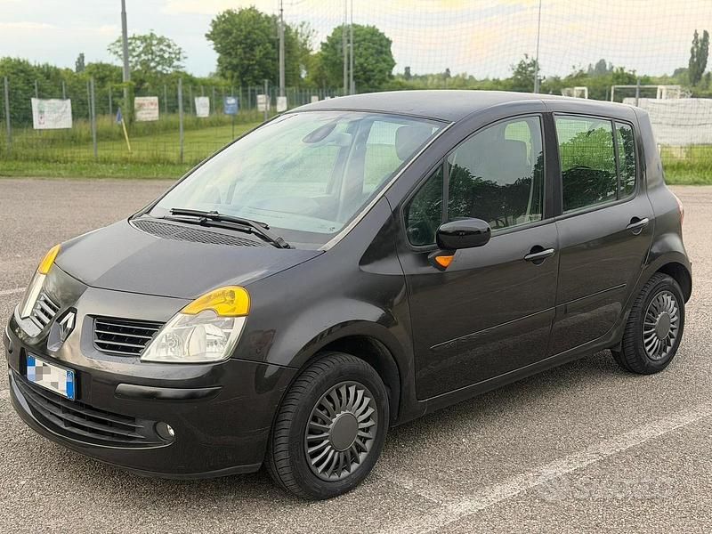 Usata Renault Modus 82 CV (60 kW) 2006 Nero Monovolume
