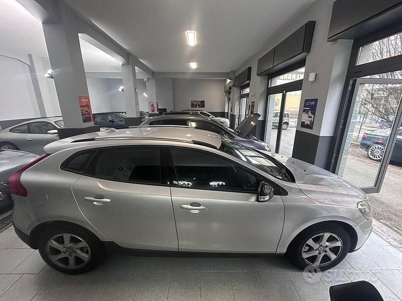 Usata Volvo V40 120 CV (88 kW) 2016 Grigio Berlina