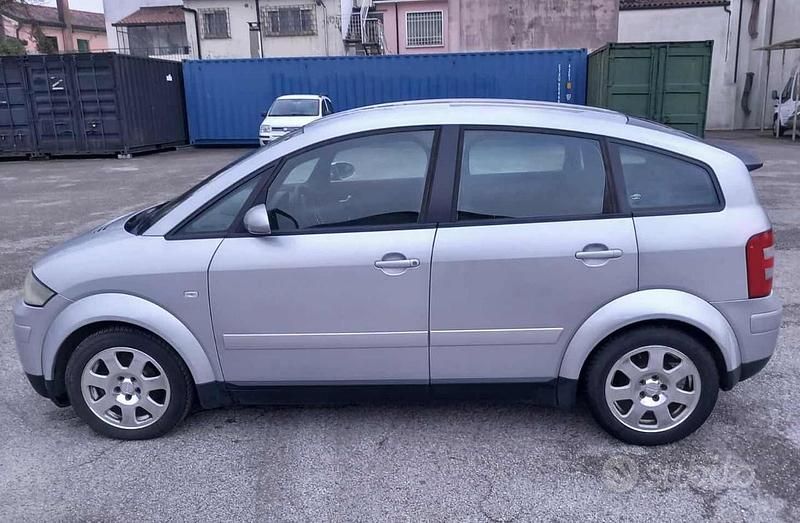 Usata Audi A2 74 CV (54 kW) 2002 Grigio Utilitaria