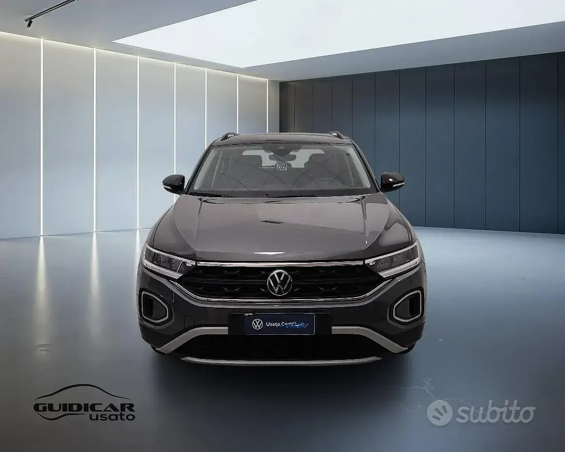 Usata VW T-Roc Life 110 CV (80 kW) 2023 Grigio SUV