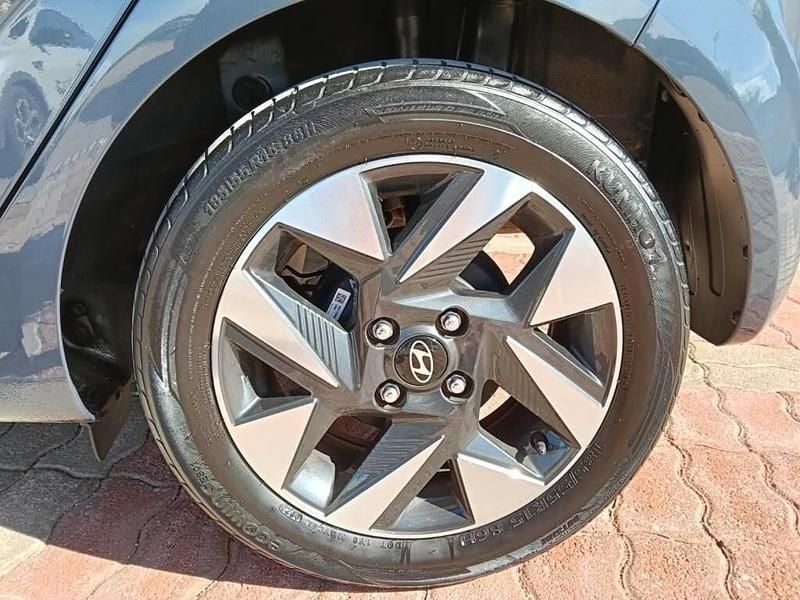 Usata Hyundai i10 66 CV (48 kW) 2023 Blu Utilitaria