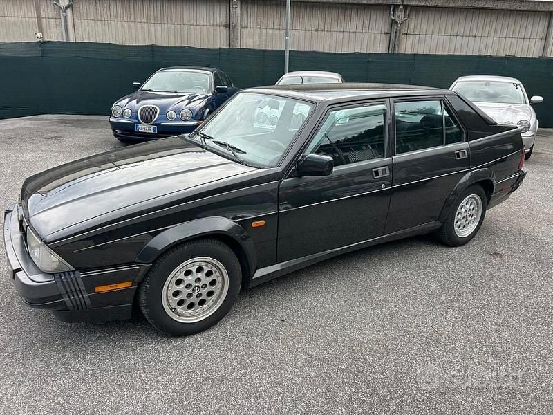 Nero Usata 1991 Alfa Romeo 75 Quadrifoglio Verde Tre volumi | 18.700 € - Immagine 1/4