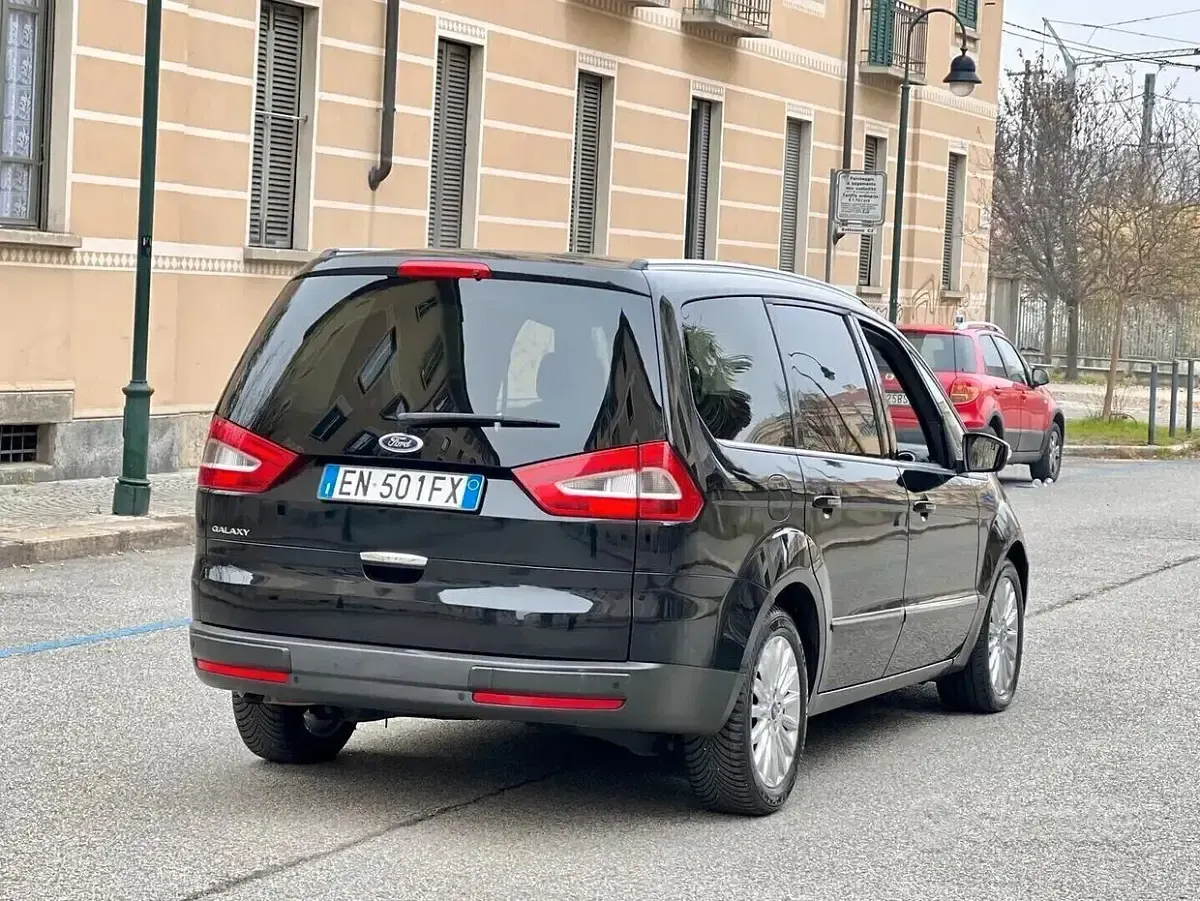 Usata Ford Galaxy Titanium 163 CV (119 kW) 2012 Nero perla Monovolume