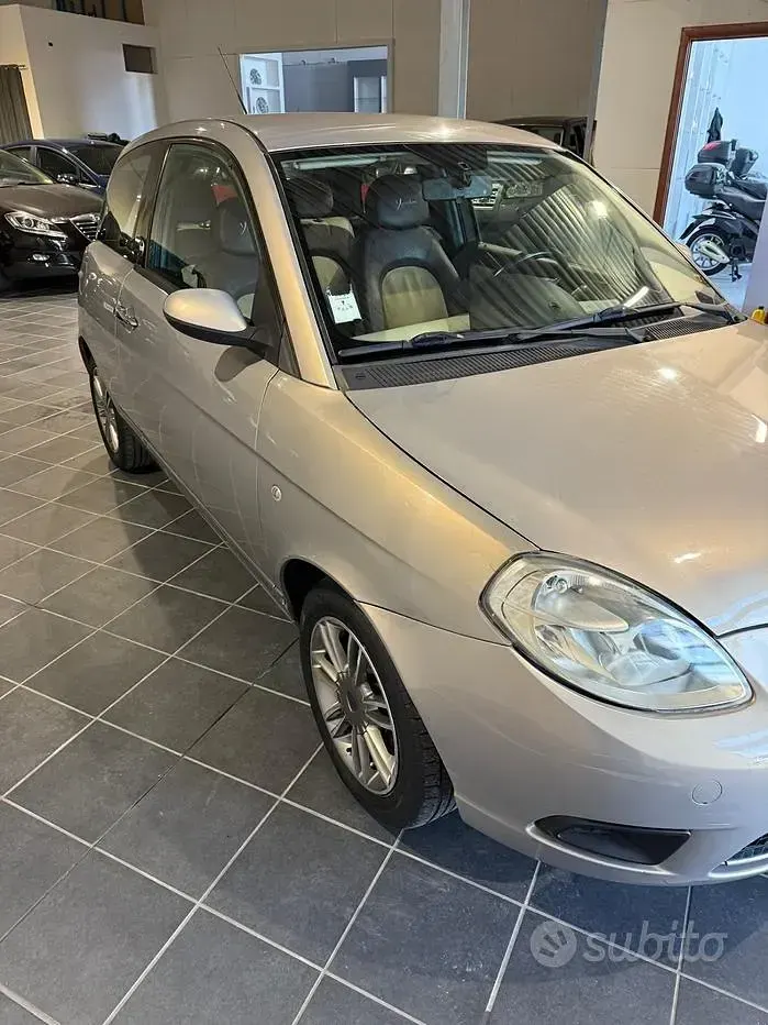 Usata Lancia Ypsilon 77 CV (56 kW) 2009 Beige Utilitaria