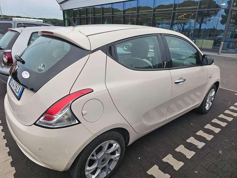 Usata Lancia Ypsilon Gold 69 CV (50 kW) 2017 Utilitaria