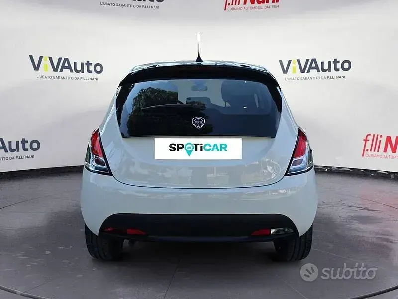 Usata Lancia Ypsilon Silver 70 CV (51 kW) 2024 Bianco Utilitaria