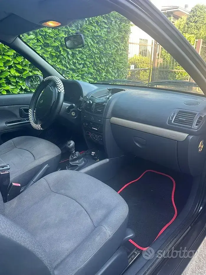 Usata Renault Clio II 58 CV (42 kW) 2004 Berlina