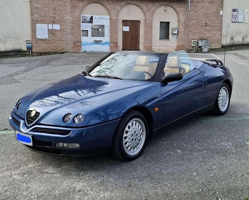 Usata Alfa Romeo Spider 150 CV (110 kW) 1996 Blu/azzurro Cabrio