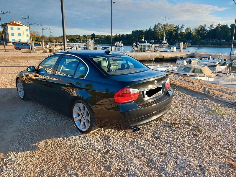 Usata BMW 330 Sport Line 258 CV (189 kW) 2005 Nero Berlina
