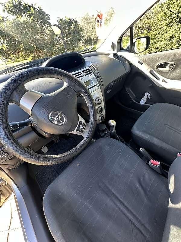 Usata Toyota Yaris Sol 87 CV (63 kW) 2007 Grigio Utilitaria