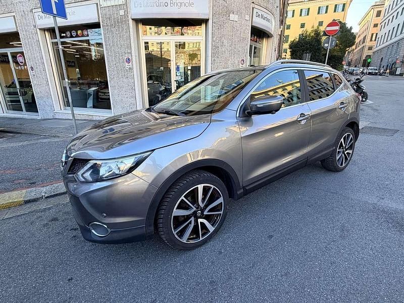 Usata Nissan Qashqai Acenta Premium 110 CV (80 kW) 2014 Grigio quarzo metallizzato SUV