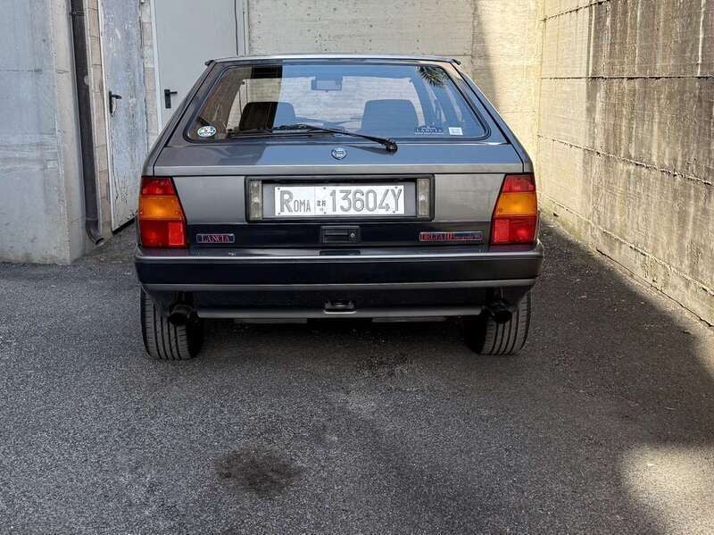Usata Lancia Delta 196 CV (144 kW) 1990 Grigio quartz Utilitaria