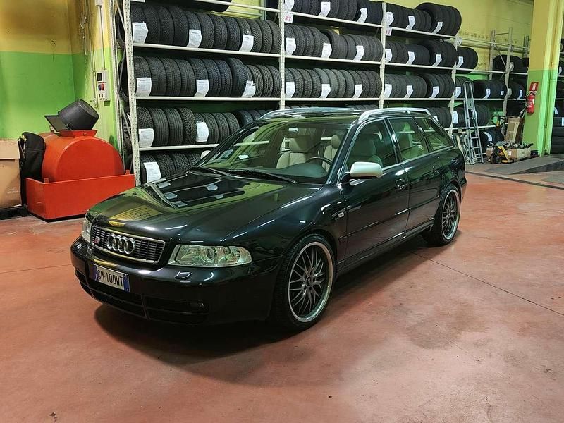 Usata Audi S4 Ambiente 265 CV (194 kW) 2001 Brilliant black Station wagon