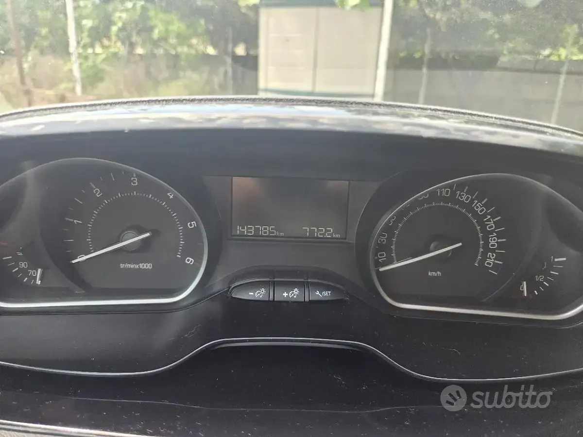 Usata Peugeot 208 Allure 75 CV (55 kW) 2018 Grigio Utilitaria