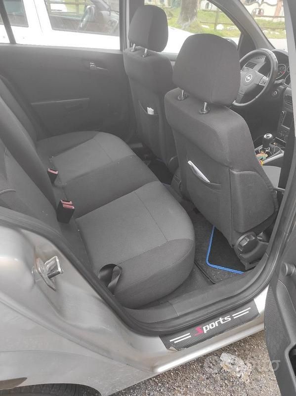 Usata Opel Astra Cosmo 105 CV (77 kW) 2007 Grigio Berlina